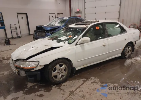 1998 Honda Accord Ex V6 из США, поврежденный, VIN 1HGCG1655WA021318